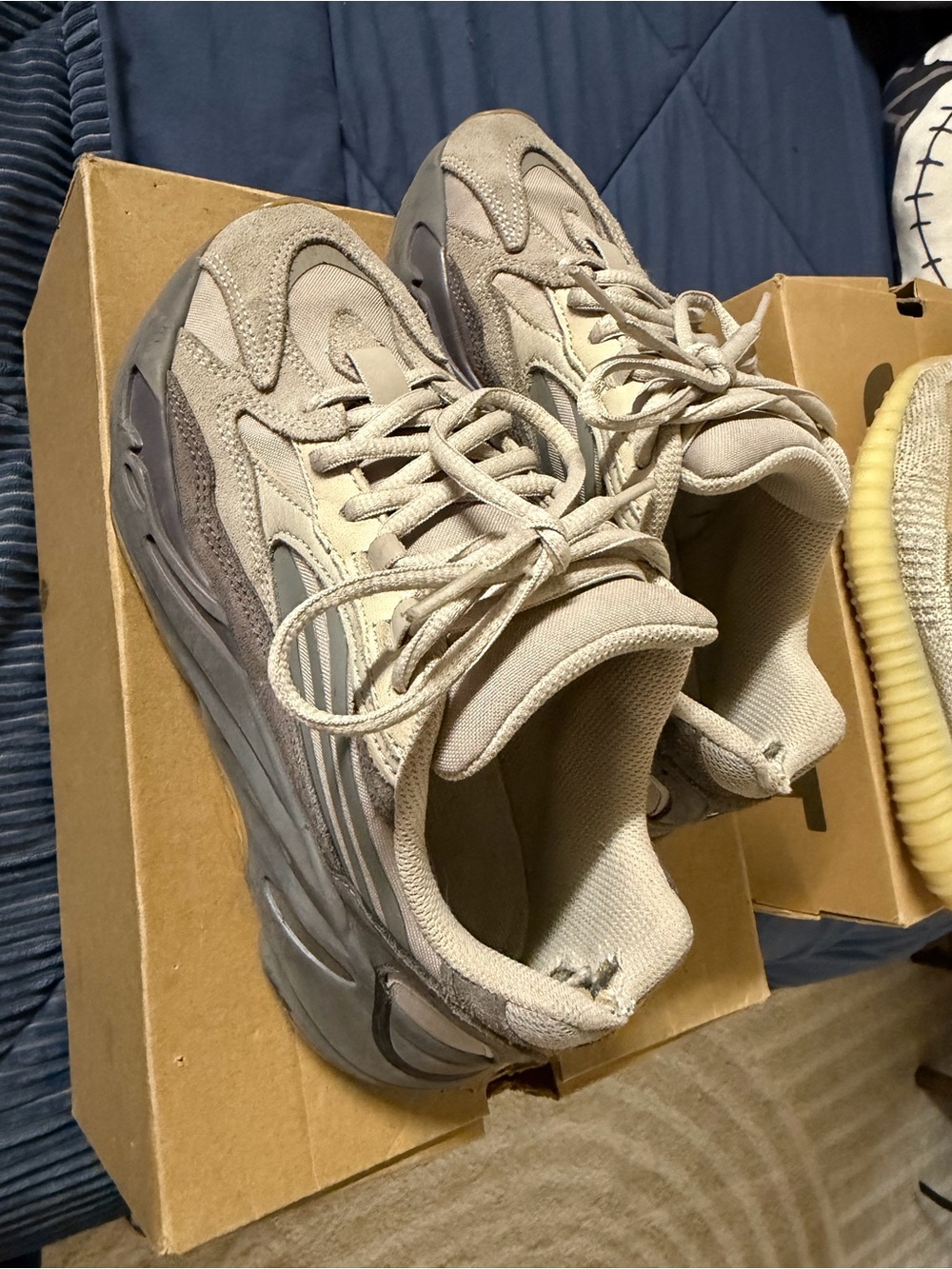 Adidas Yeezy boost 700 v2